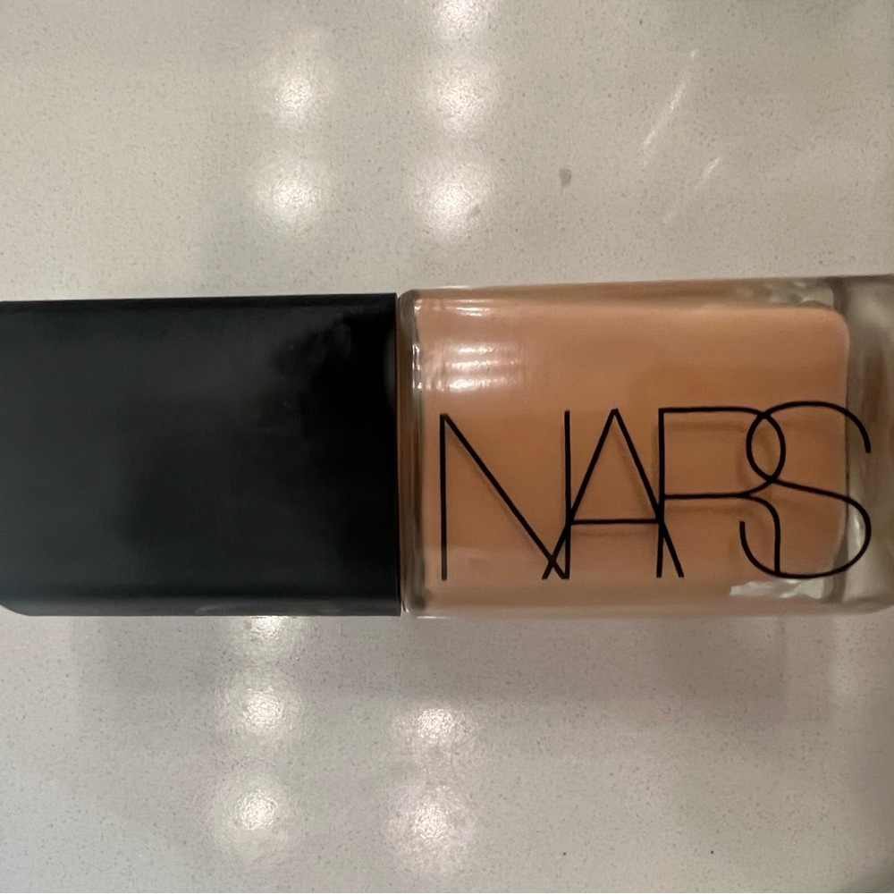 NARS sheer glow foundation Medium 3.3 Barbaros